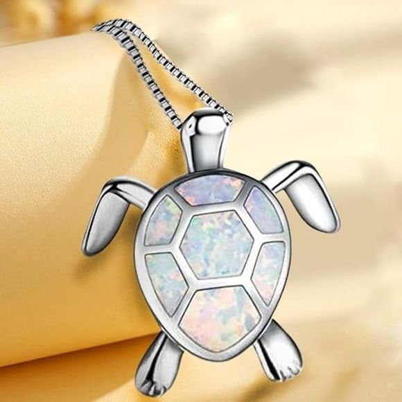 Oceanic Elegance: Handcrafted Turtle Pendant Necklace - Picture 4 of 4
